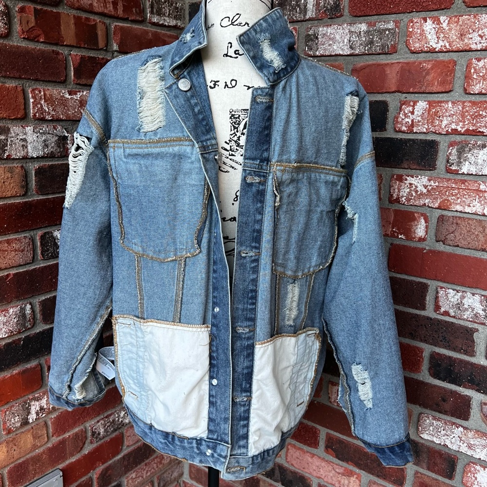 FOREVER 21 DISTRESSED JEAN JACKET SIZE SMALL - Picture 7 of 12